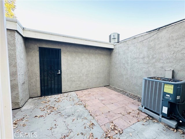 Building Photo - 2061 W Redlands Blvd