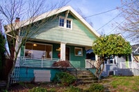 Building Photo - Gorgeous Home in the Heart of Hawthorne wi...
