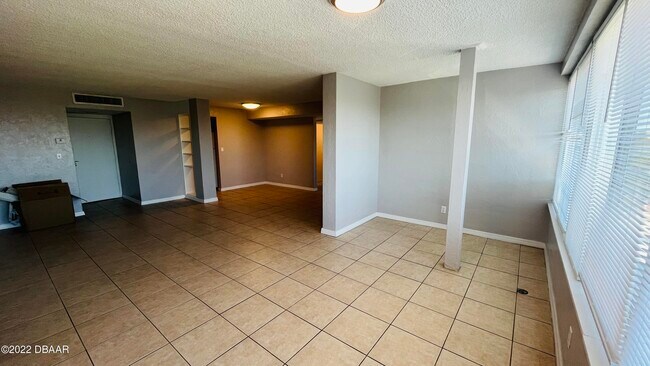 Building Photo - 732 N Halifax Ave