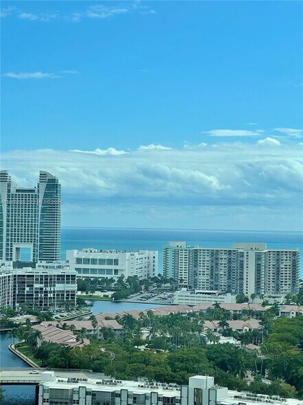 Building Photo - 1755 E Hallandale Beach Blvd