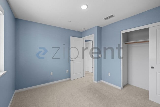 Building Photo - 136 Willowrun Wy