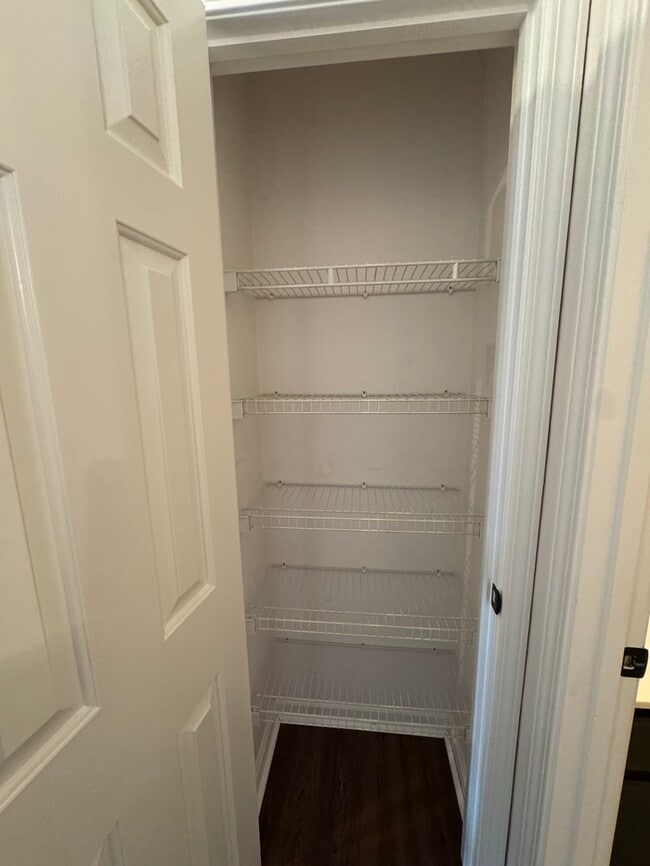 Building Photo - 1966 Abbott Cove