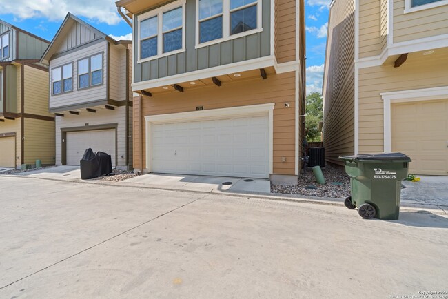 Building Photo - 215 E Courtland Pl