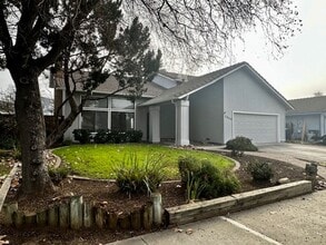 Building Photo - 4 bedroom 3 bathroom in Tracy