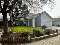 Building Photo - 4 bedroom 3 bathroom in Tracy