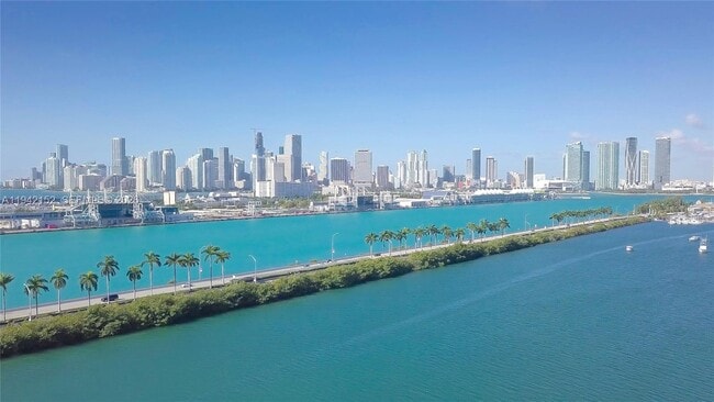 Building Photo - 224 S Coconut Ln