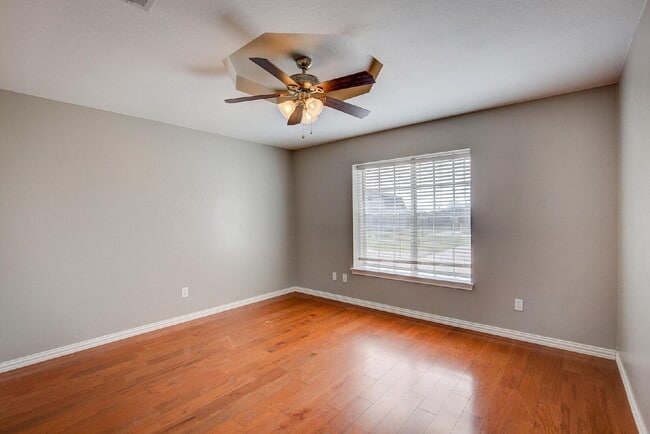 Building Photo - Updated 3 Bedroom Home with a Barn on 2.5 Acres!