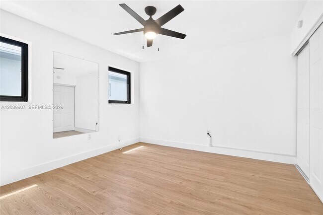 Building Photo - 3522 SW 25th St