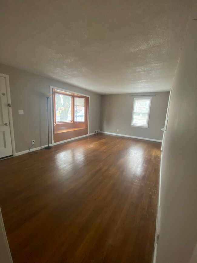 Building Photo - Audubon-Downriver Neighborhood 3+ bedroom,...