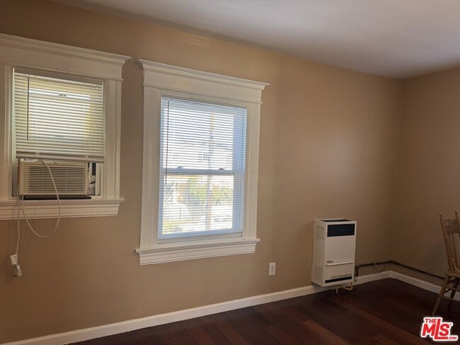 Building Photo - 2024 W 12th St