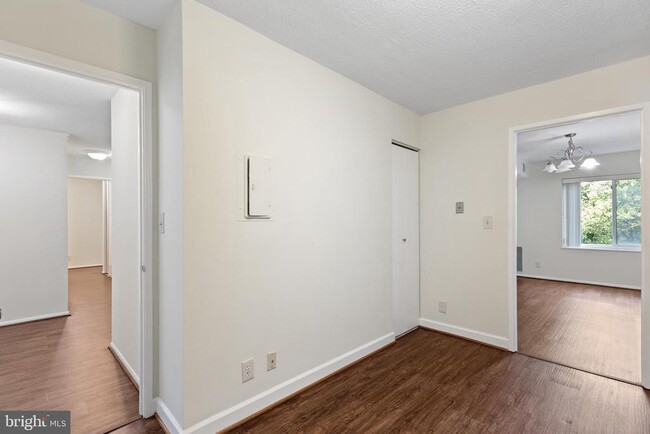 Building Photo - 8370 Greensboro Dr