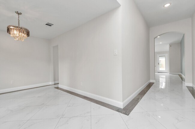 Building Photo - 3523 Colleen Woods Cir