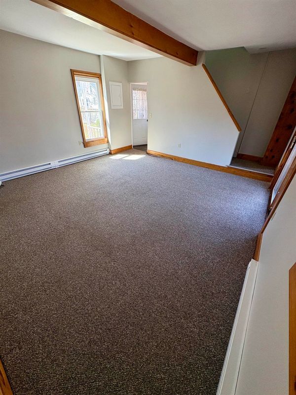 Building Photo - 834 Main St