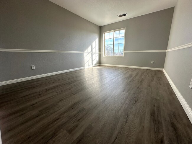 Building Photo - Gorgeous 5 Bed 3.5 Bath in Antioch with SO...