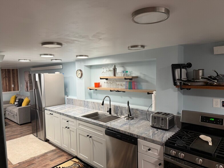 Full service kitchen - 18350 Cumbres Rd