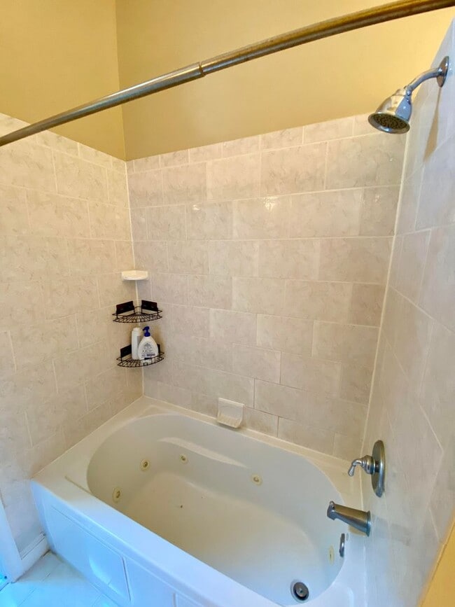 Building Photo - Charming 2 Bedroom/1.5 Bathroom Townhome with Patio in Upper Fells Point, MD!