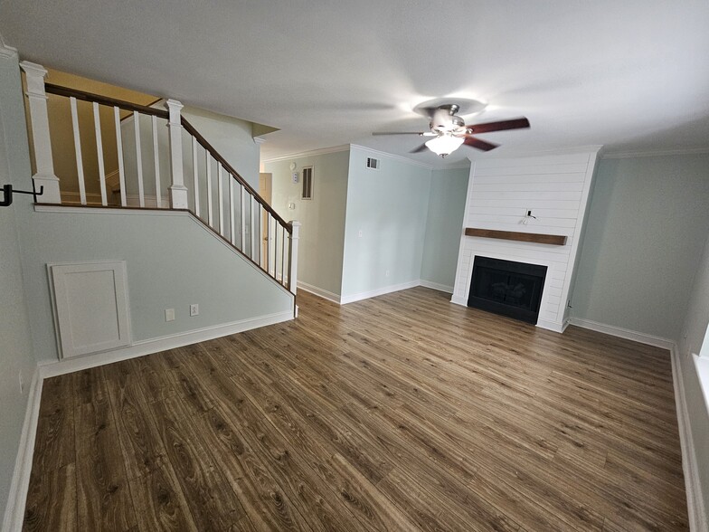 Building Photo - 634 Cobblestone Dr