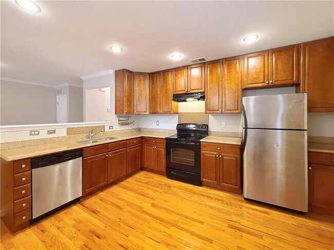 Building Photo - 140 Brook Cir SE