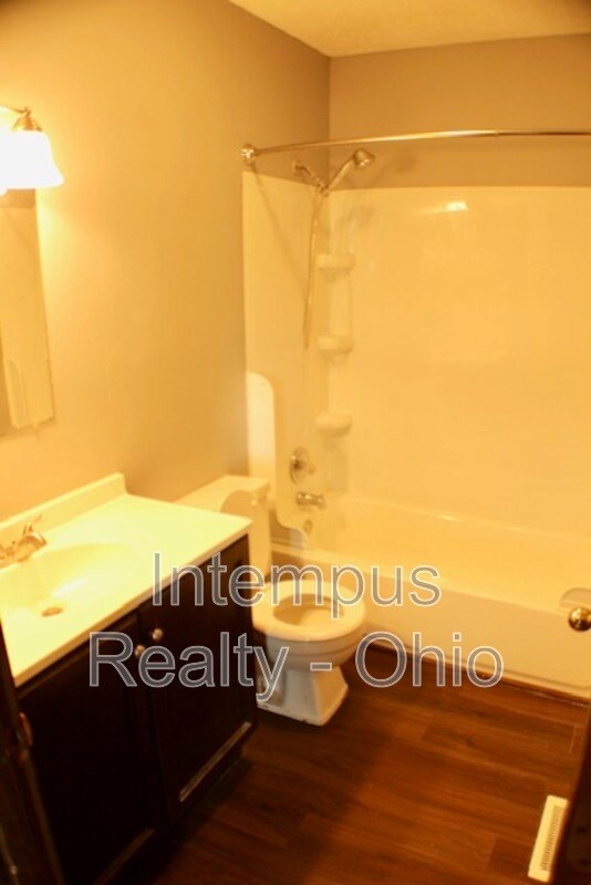 Building Photo - 716 W Light St