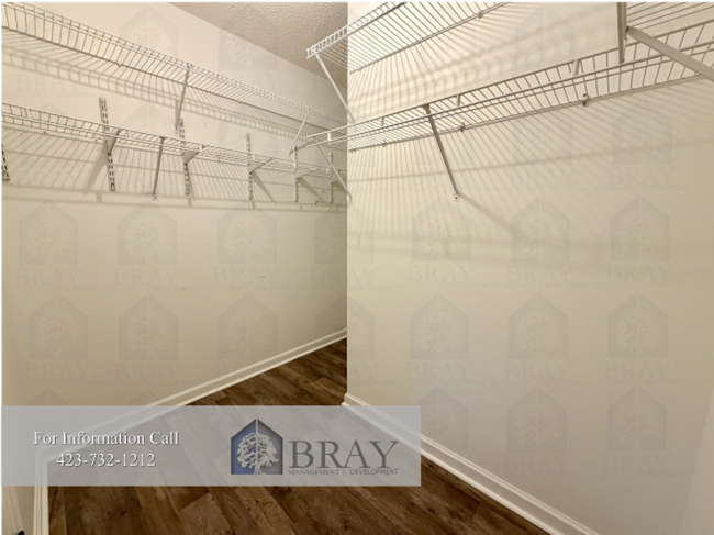 Building Photo - Updated spacious 4-Bedroom Near Boones Creek