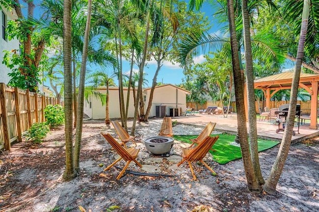 Building Photo - 1129 NE 2nd Ave