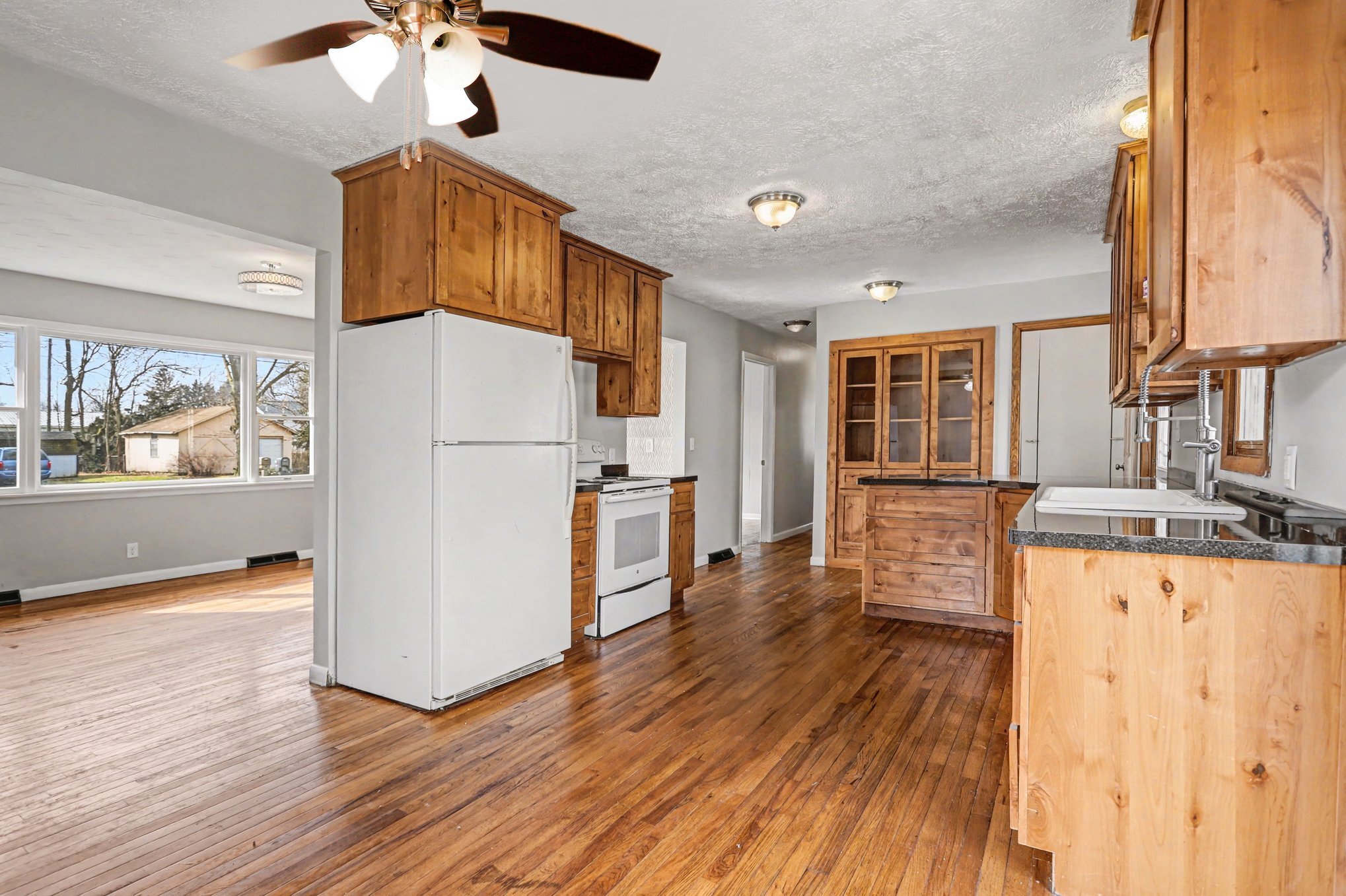 Building Photo - 205 E Murray Ave