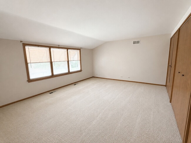 Building Photo - 103 Cottonwood Rd