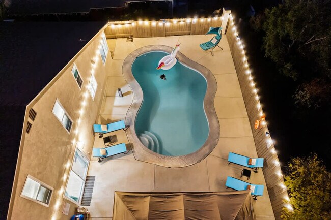 Building Photo - 13737 Via Tres Vistas