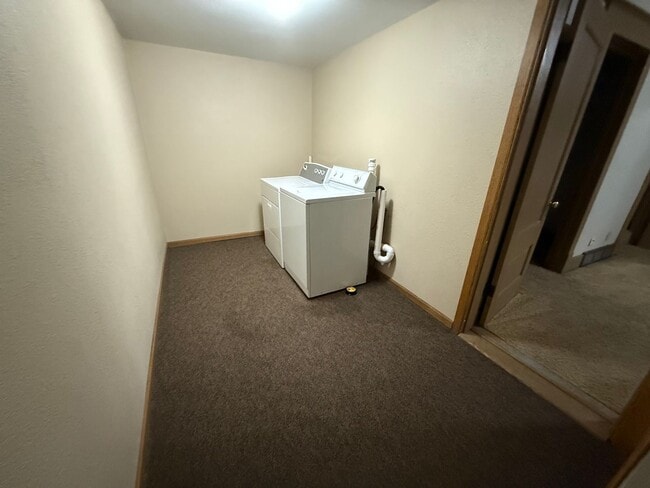 Building Photo - 3 Bed 1 Bath + Bonus Room and Yard