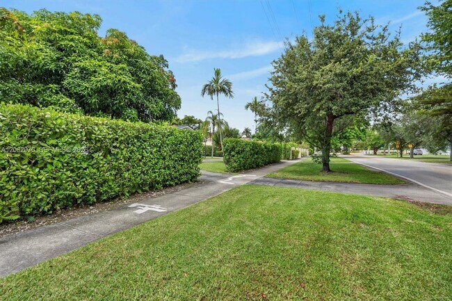 Building Photo - 16840 SW 87th Ave