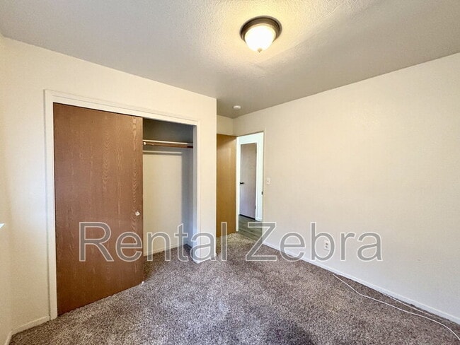Building Photo - 34 Silverhorn Ct