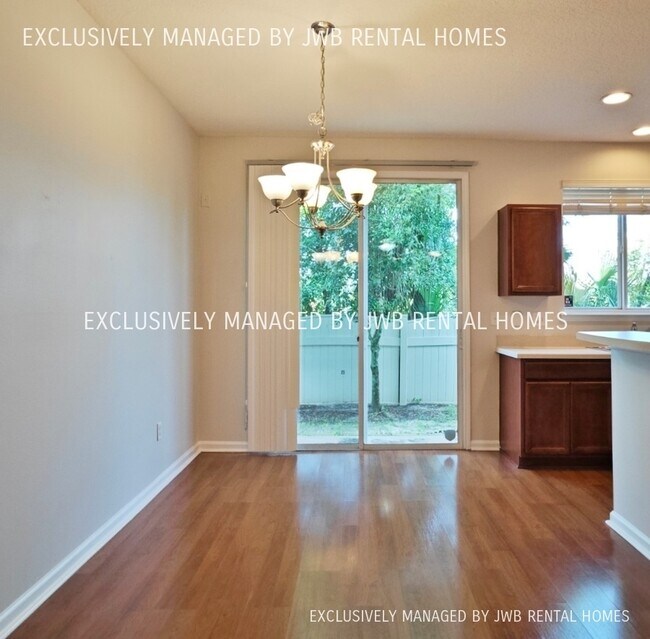 Building Photo - 2394 Sunset Bluff Dr