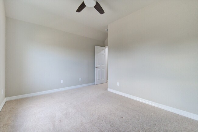 Building Photo - 28918 Woods Rose Ct