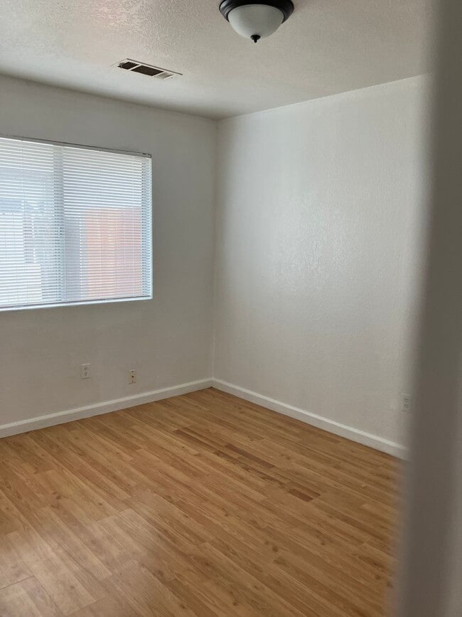 Building Photo - W 13th