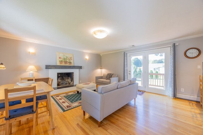 Building Photo - Charming 3-Bedroom Home in a Peaceful Neig...