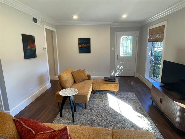 Building Photo - 7911 Meadow Park Dr