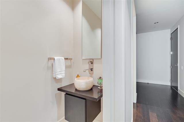 Building Photo - 2408 Victory Park Ln