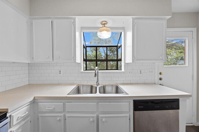 Building Photo - 6904 Rifle Bend