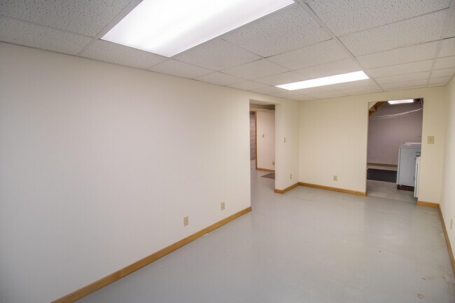 Building Photo - 1055 S Imperial Dr