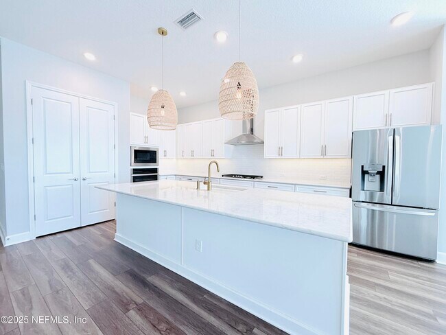 Building Photo - 10682 Aventura Dr