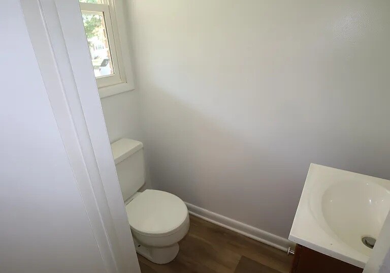 Building Photo - 3700 Malibu Dr