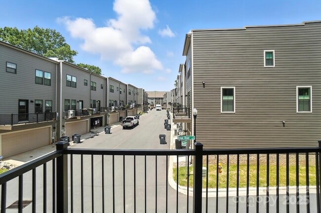 Building Photo - 952 Broad River Ln