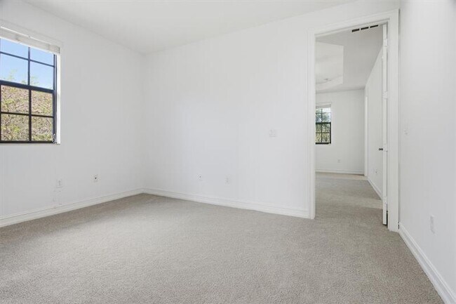 Building Photo - 13023 Riverwalk Cir S