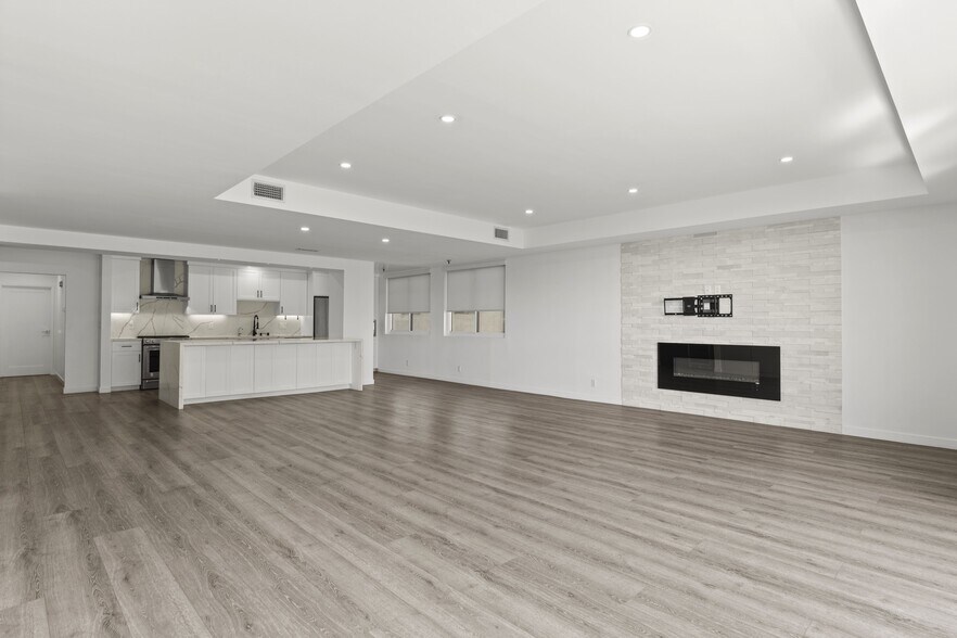Building Photo - 1601 N Fuller Ave