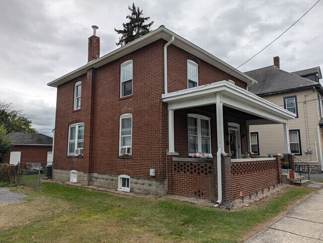 Building Photo - 68 Garber St