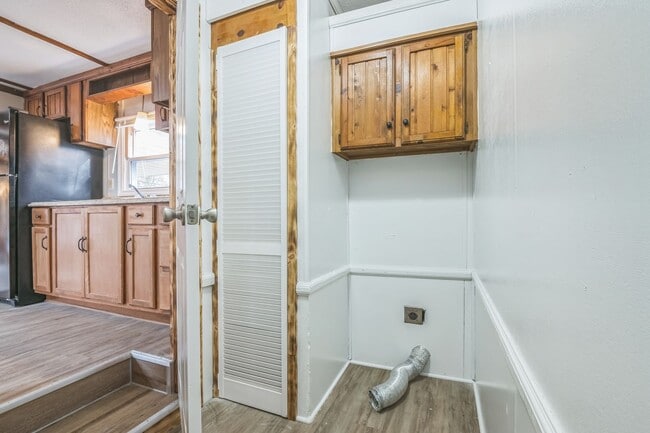 Building Photo - Updated 2 bedroom 2 bath Home in Laurel La...