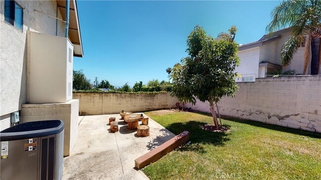 Building Photo - 2495 Vista Dr