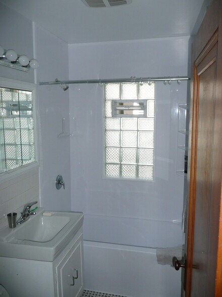 Building Photo - 3520 N Cramer St