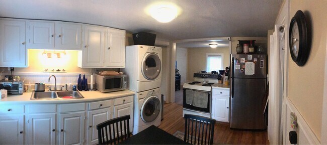 Building Photo - 24 Walnut St