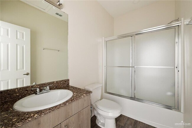 Building Photo - 10 Hiawatha Dr